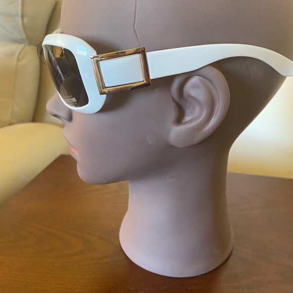 NEW WHITE WOMENS SUNGLASSES - Picture 2 of 3